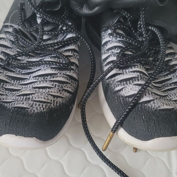 Nike Womens Roshe Two Hi Flyknit Boot Sneakers Shoes Size 9 Black white - Picture 5 of 14